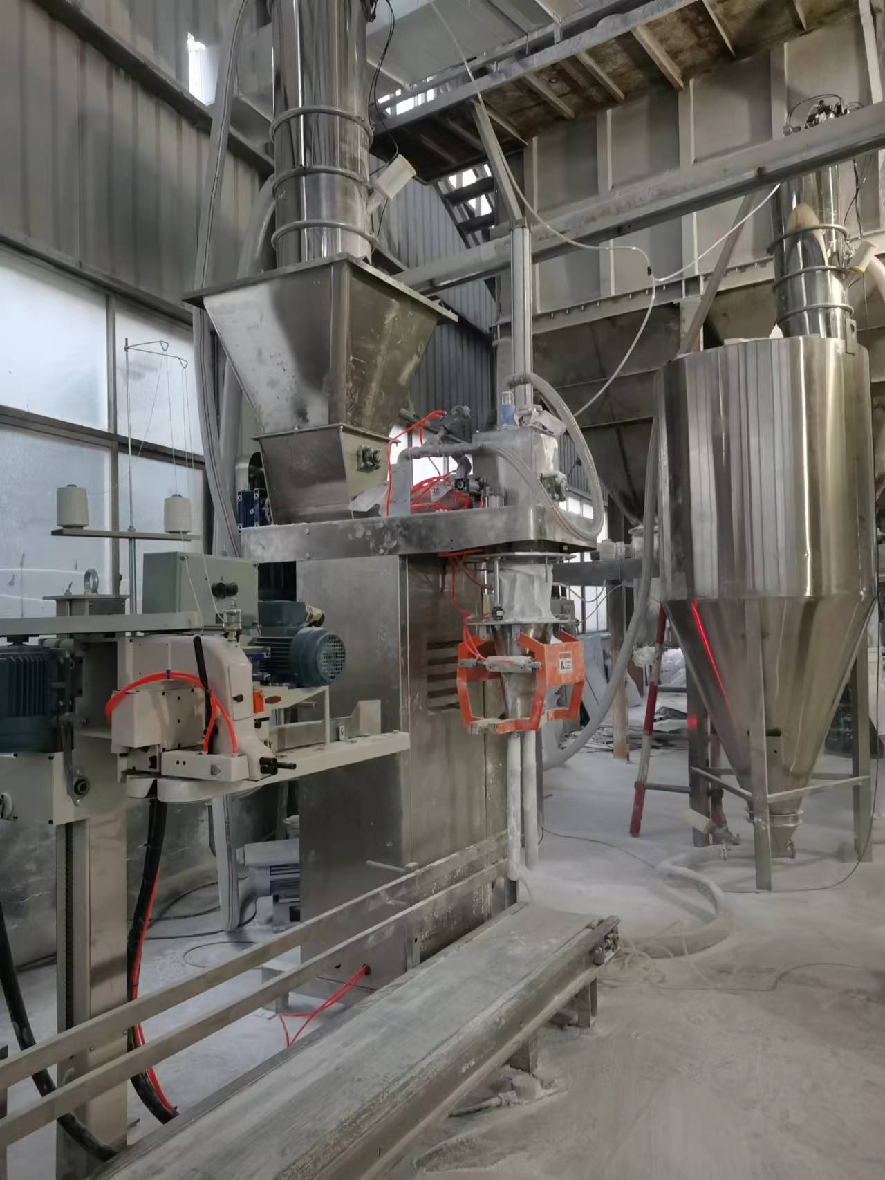 半(ban)自動包裝(zhuang)系統