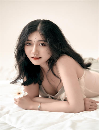 隐藏细节：《青鸟的天空》政治的权力博弈与社会结构——解析艺术成就的历史地位